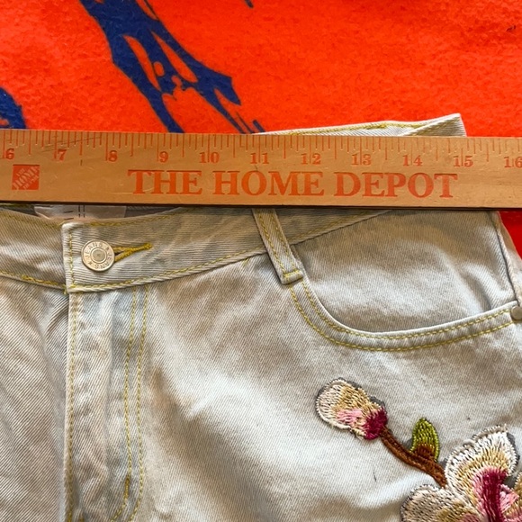 ETWO Jean Shorts with Pink Embroidered Flowers Size L, Preowned - Picture 6 of 13